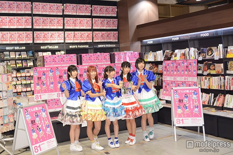 でんぱ組.inc（左より）相沢梨紗、成瀬瑛美、藤咲彩音、古川未鈴、夢眠ねむ