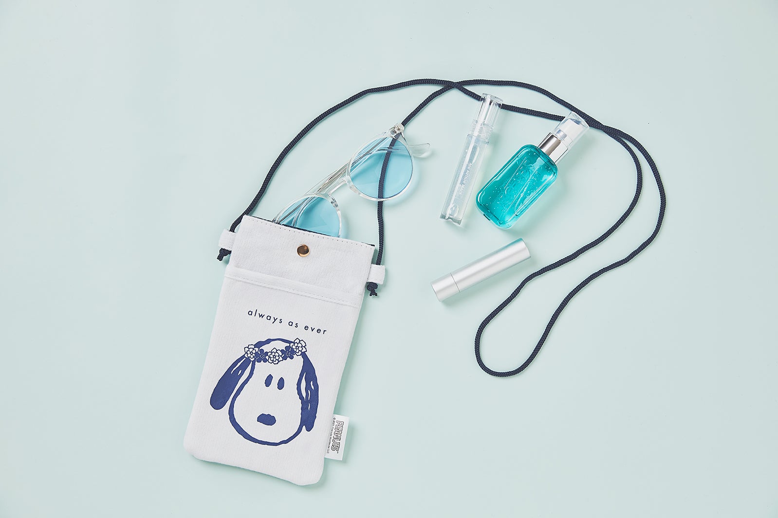 スヌーピーマルチポシェット（C）2021 Peanuts Worldwide LLC