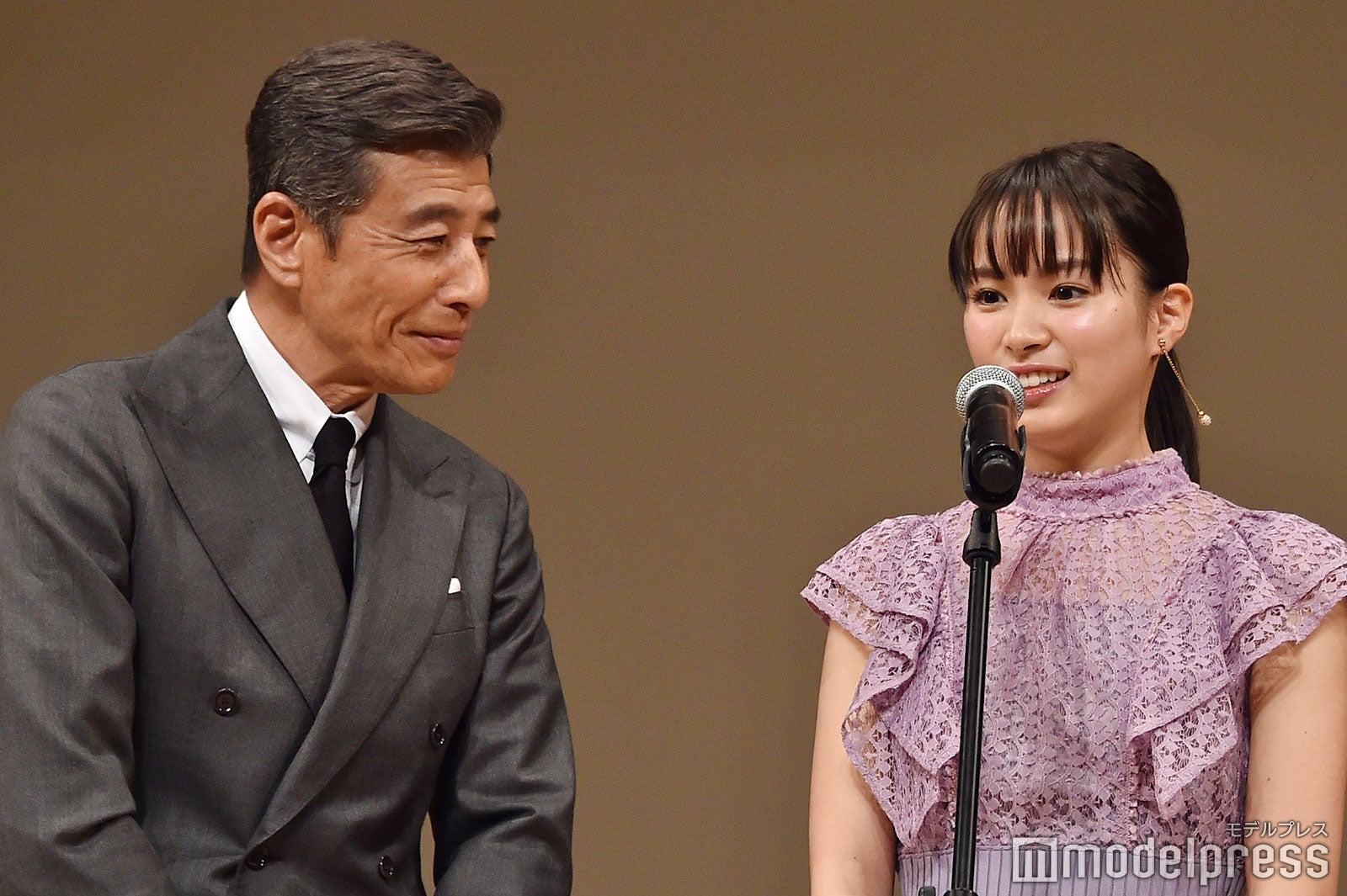 舘ひろし、関水渚 （C）モデルプレス