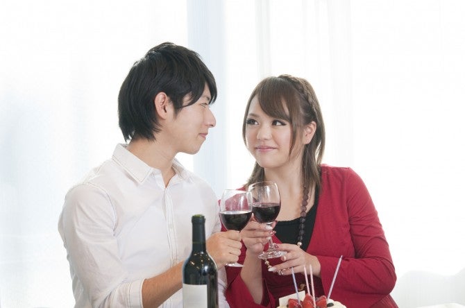 これは脈ありサイン 男性が合コンで気になる女性にだけするアピール モデルプレス