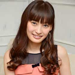 主演をつとめる大政絢