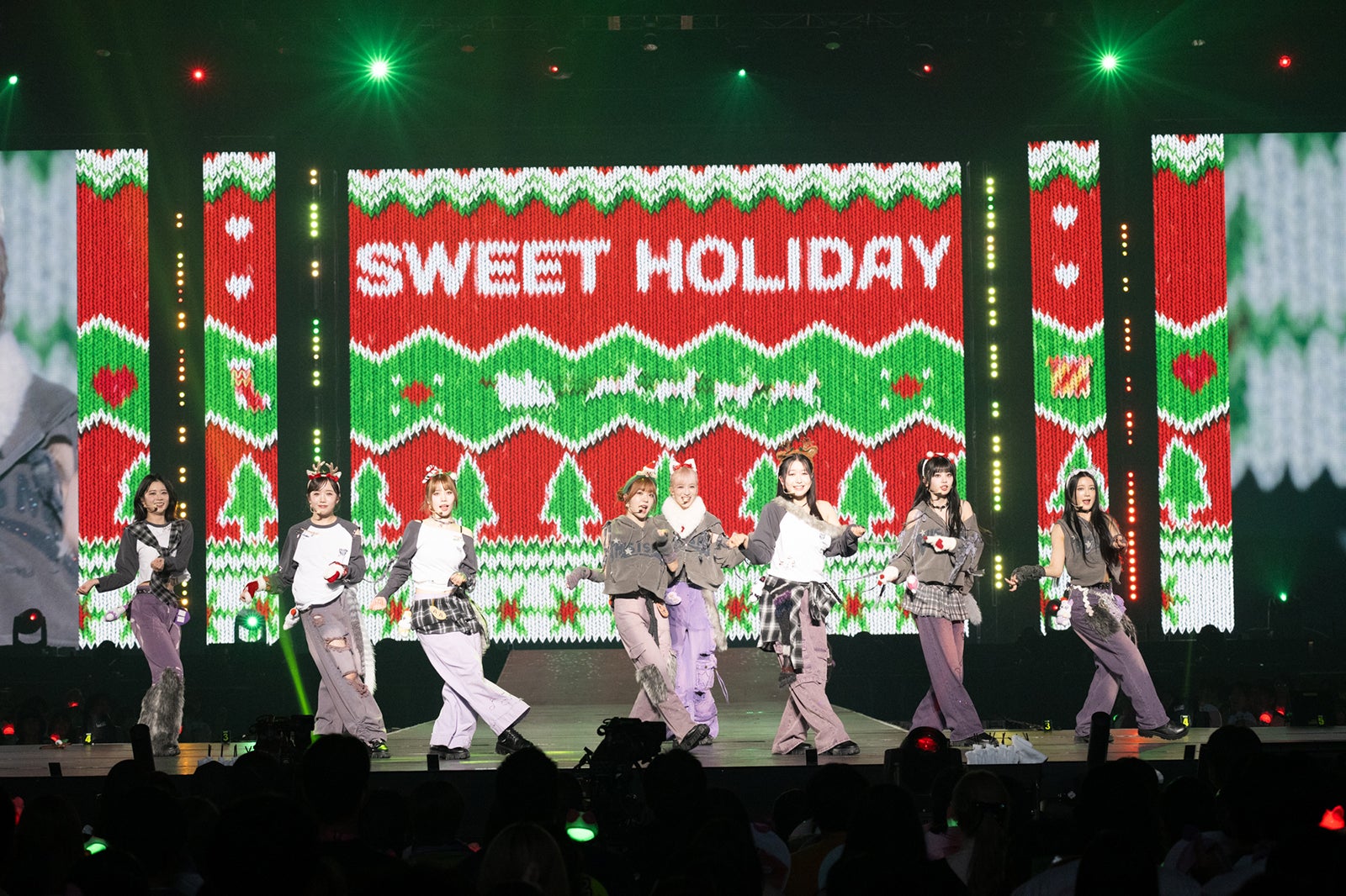 ME:I（C）LAPONE GIRLS　撮影／高田梓 ハタサトシ