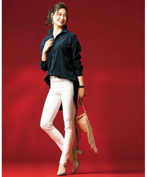 白スキニーで清潔感溢れるコーデが叶う 大人女性らしい着こなし方をご紹介 モデルプレス