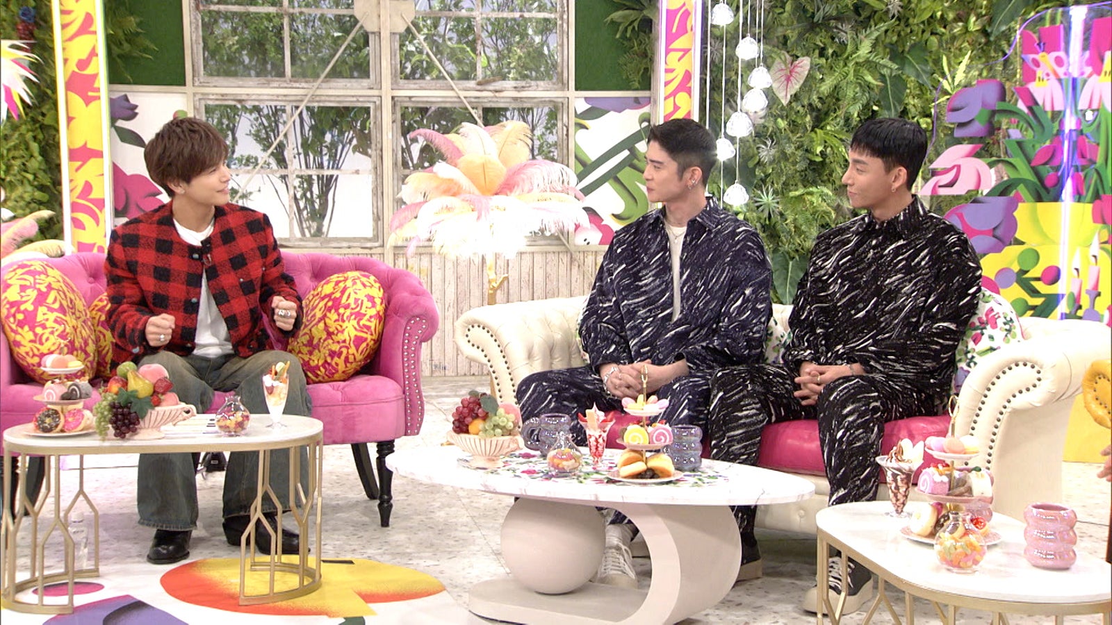 （左）岩田剛典（C）モデルプレス