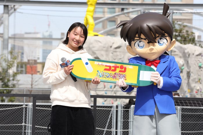 西矢椛、江戸川コナン (C)2022 青山剛昌/名探偵コナン製作委員会