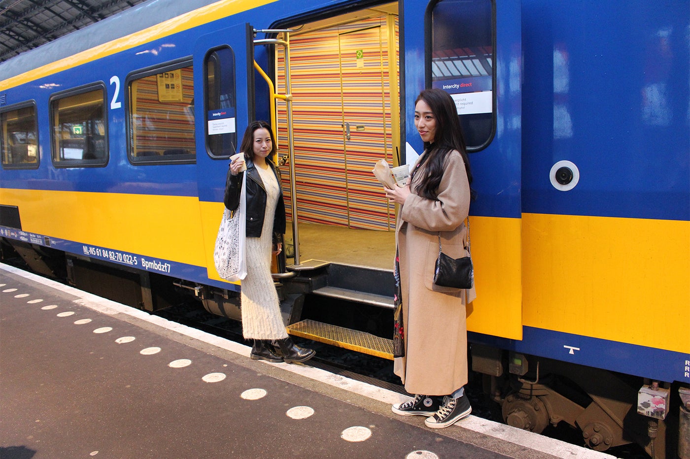 イエローとブルーの車体がお洒落なオランダ鉄道（NS）（提供写真）