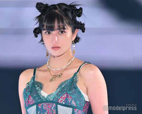 FAKY・Taki、黒髪&前髪ぱっつんに劇的イメチェン【GirlsAward 2024 S/S】