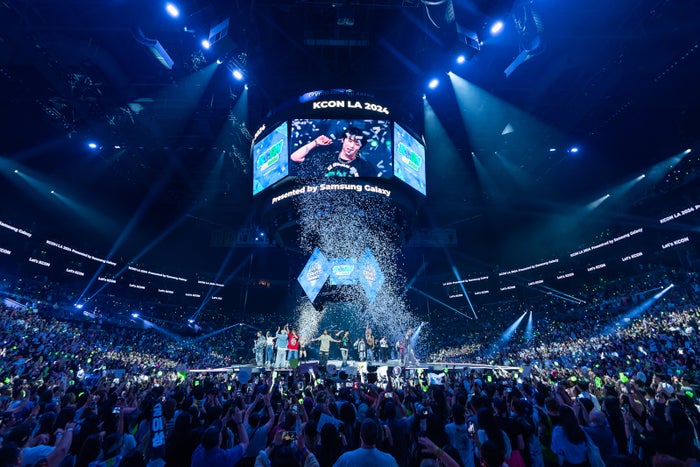 Mnet、新ボーイズグループプロジェクト「PLANET B」予告【KCON LA 2024】