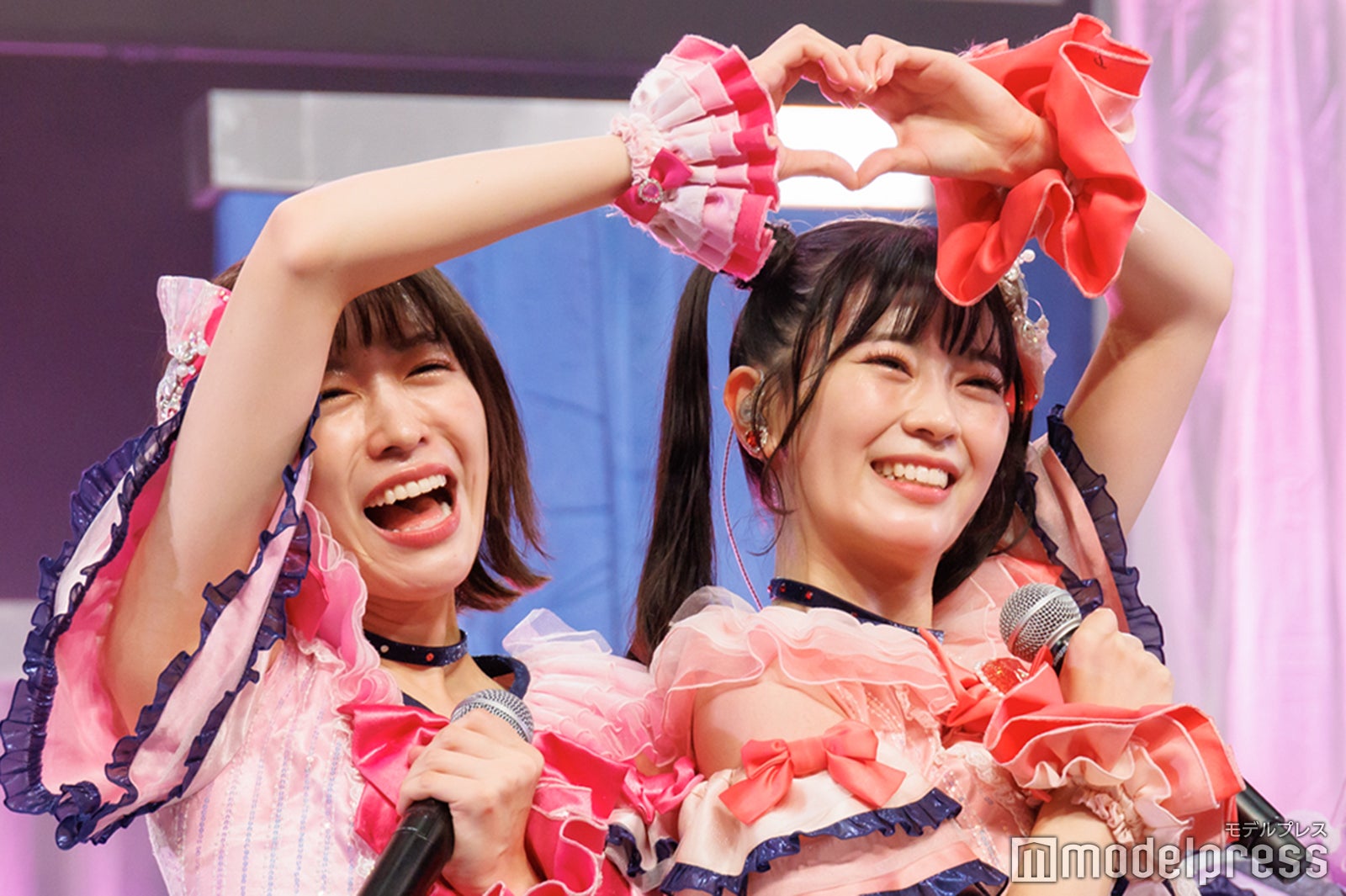 小泉遥香、坂井仁香（C）モデルプレス