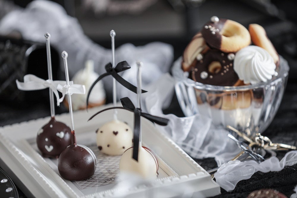 モノクロ・ゴシック スイーツパーティー／画像提供：ベストブライダル