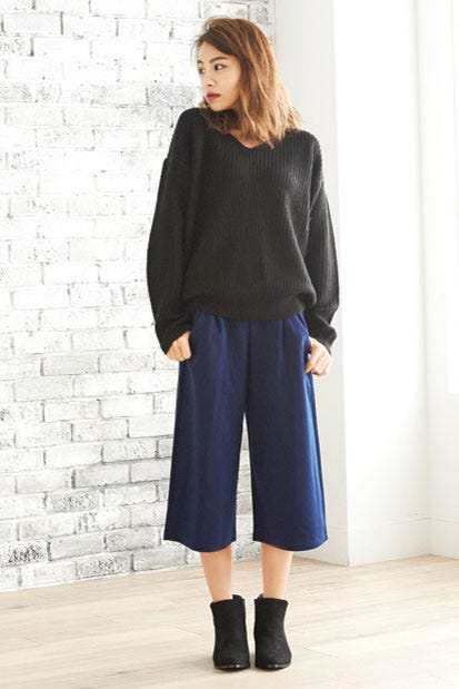 ローゲージVネックニットトップス「Re:EDIT by GALSTAR」1,998円(税込)/画像提供:Re:EDIT by GALSTAR