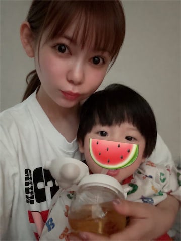 中川翔子、「バナナ自分で持って一本たいらげる」1歳双子の朝ごはんを公開「毎日癒されMAXです」