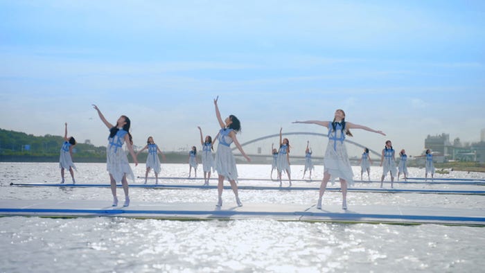 乃木坂46「思い出が止まらなくなる」(提供写真)