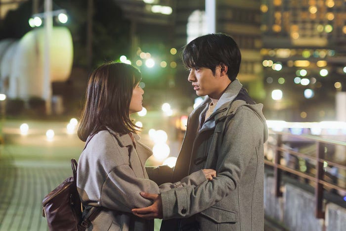 生田絵梨花、赤楚衛二「こっち向いてよ向井くん」第1話より(C)日本テレビ