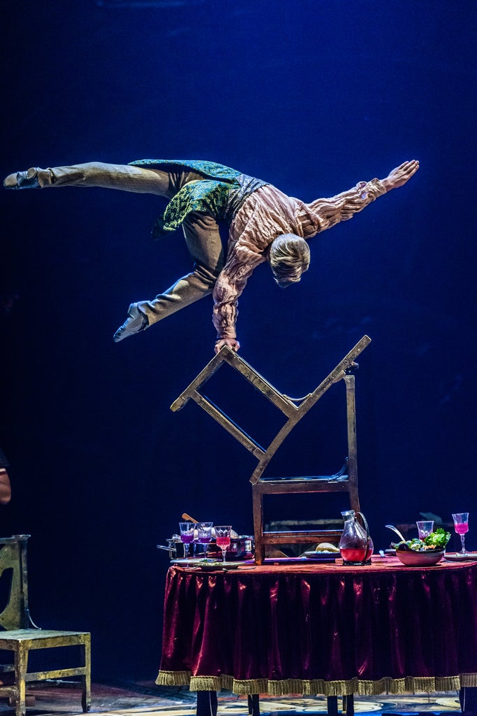 演目「バランシング・オン・チェア」