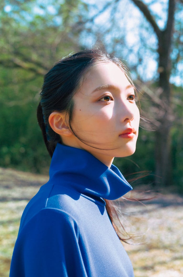 谷口愛季:撮影/細居幸次郎、スタイリング/武久真理江、ヘアメイク/田村直子、デザイン/松本麻実(GROSVENOR design.)(画像提供:講談社)