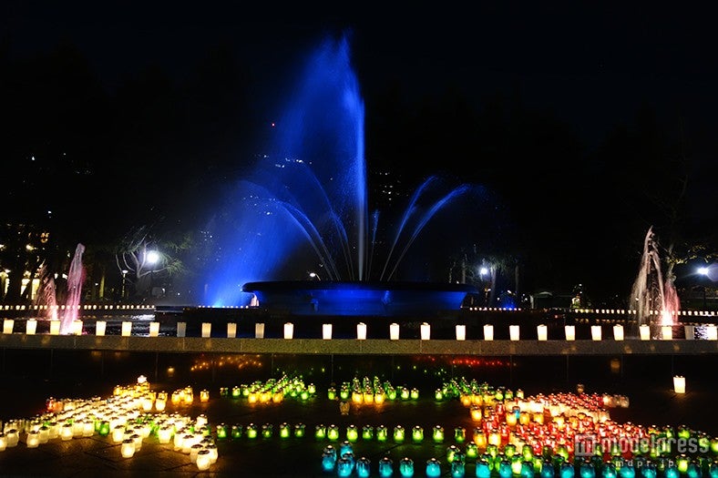 キャンドルと大噴水がコラボ、秋の夜を鮮やかに彩る