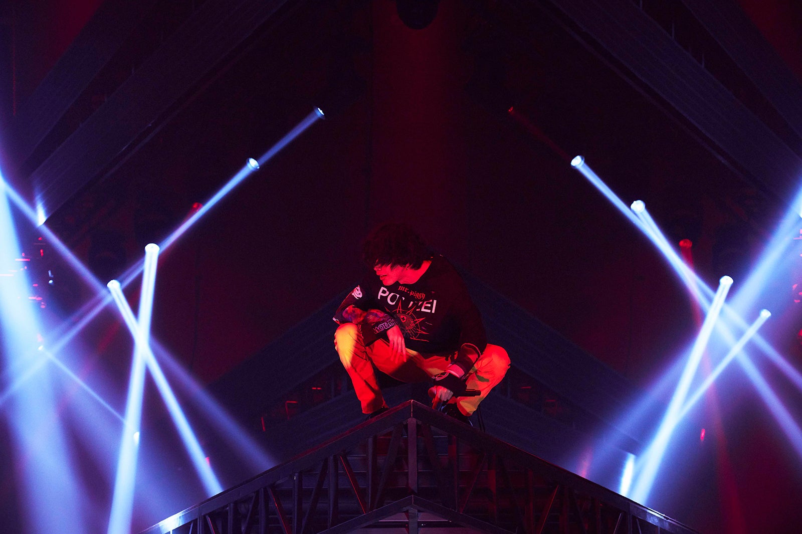 米津玄師「米津玄師 2019 TOUR／脊椎がオパールになる頃」より（提供画像）