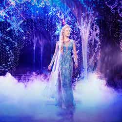 『アナと雪の女王』Caissie Levy as Elsa in FROZEN on Broadway. Photo by Saint （C）Disney　海外公演より