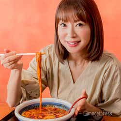 モデルプレス - 鈴木亜美の激辛料理愛がすごい!丸亀製麺「うま辛MAX担々うどん」に挑戦<インタビュー>