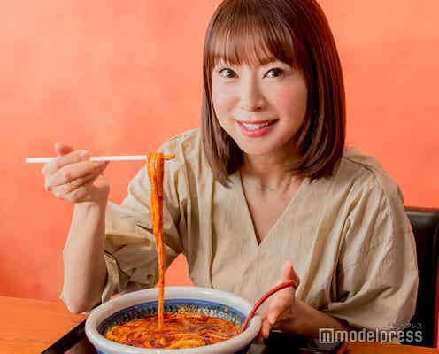 鈴木亜美の激辛料理愛がすごい!丸亀製麺「うま辛MAX担々うどん」に挑戦<インタビュー>