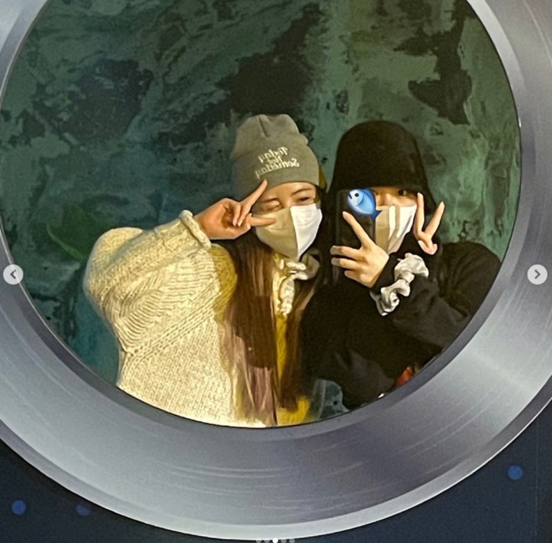 NiziUマヤ＆リオ、水族館デート写真公開「遭遇したい」「オーラ漏れてる」の声