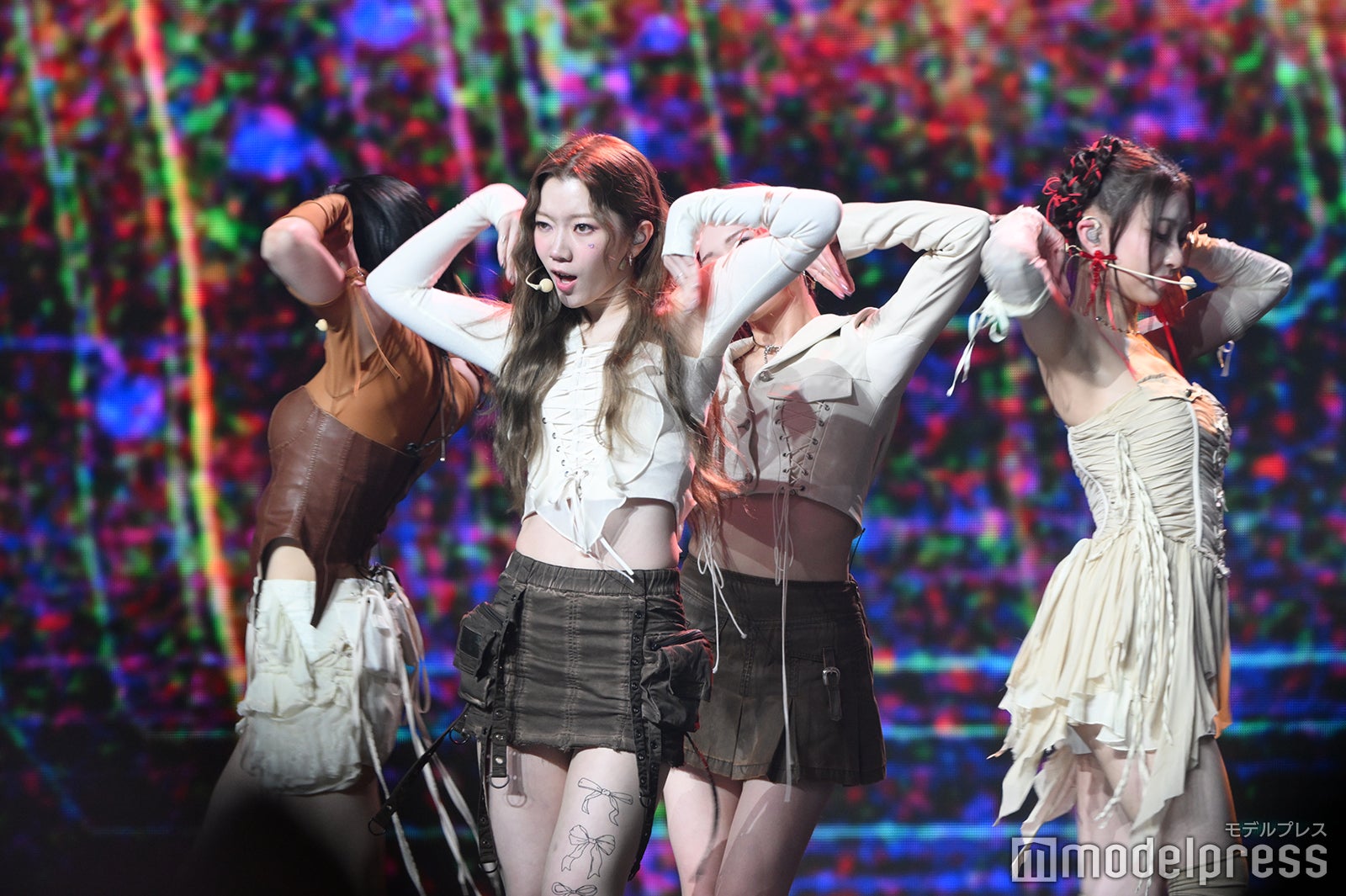 IS:SUE（C）モデルプレス