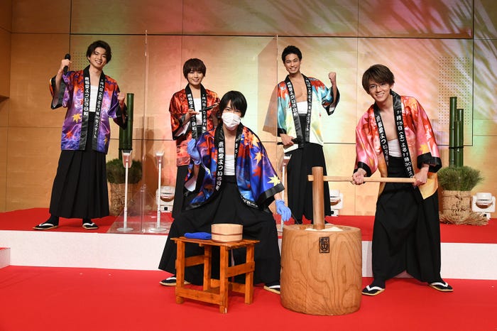 (前列左から)葉山奨之、小瀧望(後列左から)白洲迅、大西流星、佐伯大地(C)テレビ朝日