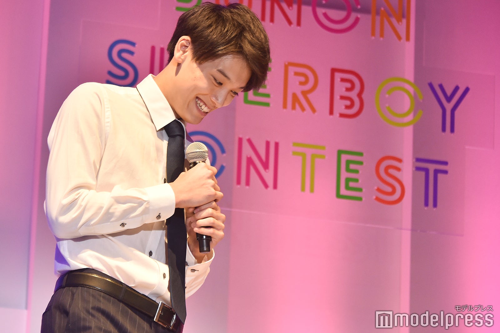 スーツ姿で“生徒”藤田ニコルと禁断の恋を熱演／松本大輝 （C）モデルプレス