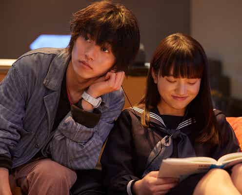 山崎賢人、清原果耶を抱きしめる 「夏への扉」LiSAが彩る新予告解禁