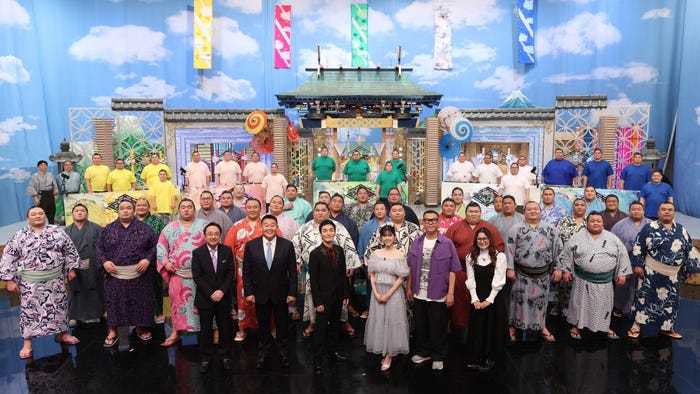 「大相撲部屋対抗!大食い&歌うまバトル」出演者(C)フジテレビ