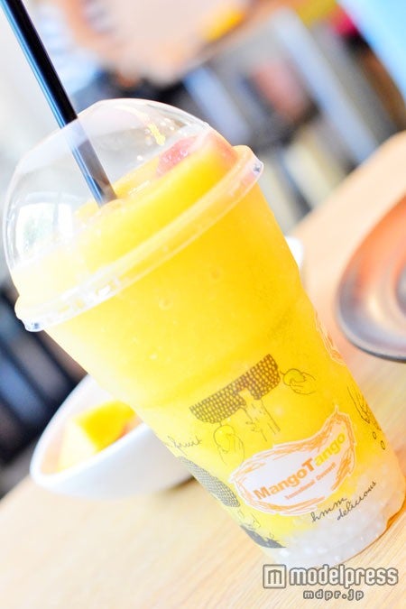 ゼリーをあわせたミックスドリンク「マンゴスカ」65バーツ