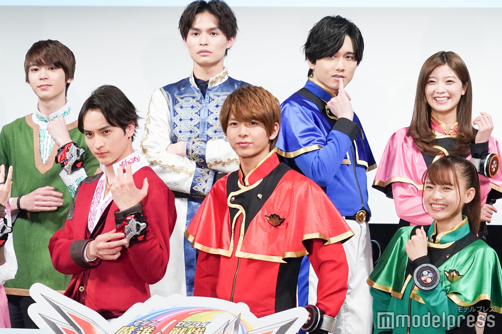 （後列）小原唯和、兵頭功海、水石亜飛夢、工藤美桜（前列）一ノ瀬颯、小宮璃央、新條由芽 （C）モデルプレス