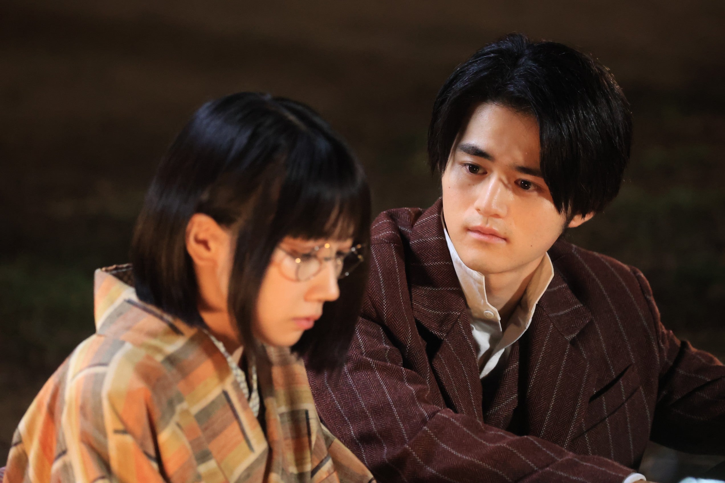 松本穂香、鈴鹿央士「嘘解きレトリック」第6話（C）フジテレビ