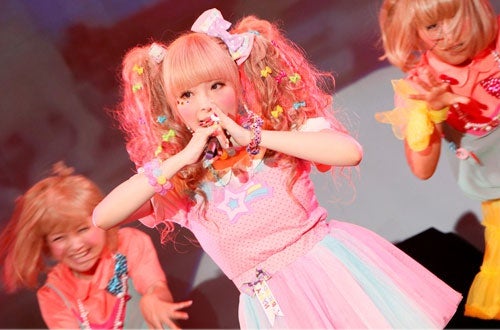 「うれしくてキレそう！」“和製ガガ”圧巻のパフォーマンスを披露