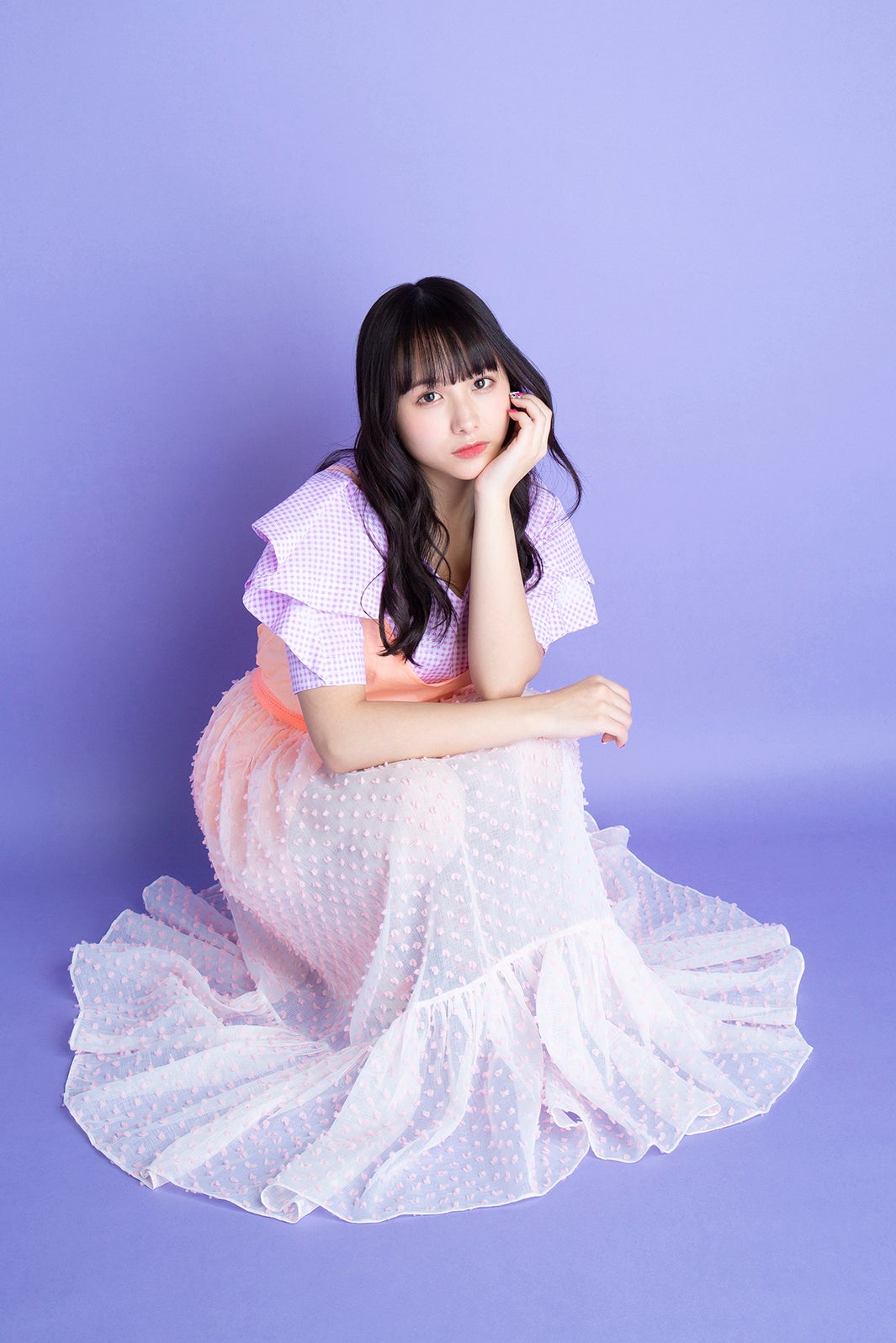 Pimm's新谷真由、透明感際立つ爽やかコーデで魅了