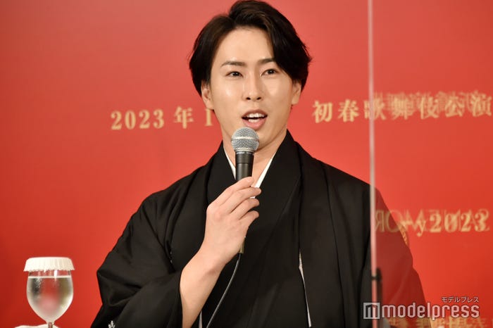 この場で自身の配役を聞き、驚きを隠せない宮舘涼太(C)モデルプレス