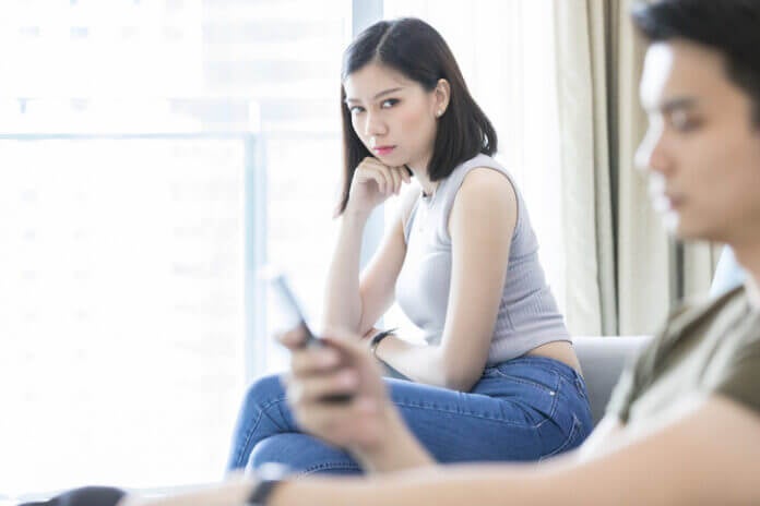 完璧に隠せてるつもり？浮気が「バレない」と思い込んでいる人のバレバレな行動5つ