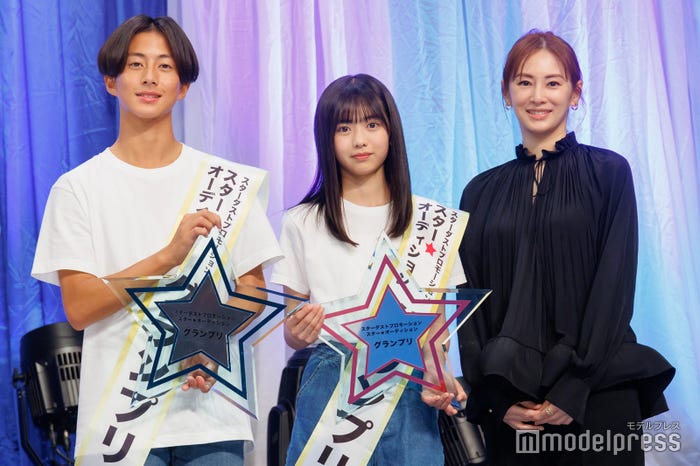 佐藤来未登さん、原田花埜さん、北川景子(C)モデルプレス