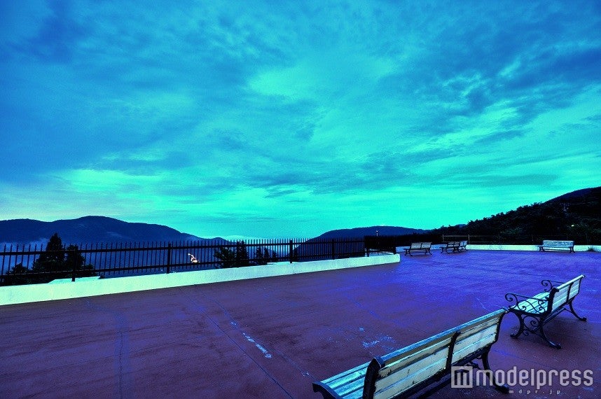 箱根の満点の星空＆“絶景カクテル”に酔いしれる「星空カフェ」がオープン