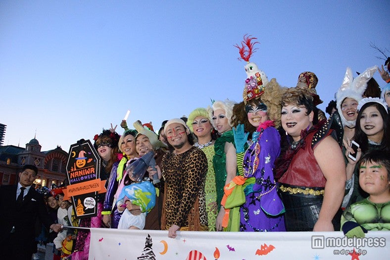 バンビーノ率いる仮装集団