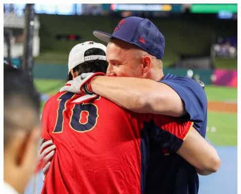 WBC優勝侍ジャパン・大谷翔平選手、“戦友でチームメイト”マイク・トラウト選手との熱いハグ写真が話題「すでに物語は始まっていた」「感動的」