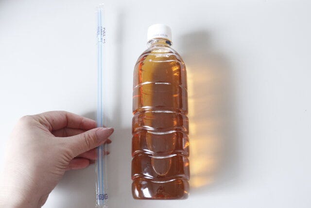 セリア　ペットボトル用ストロー50本入　サイズ感
