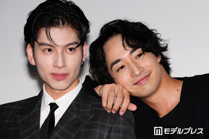 THE RAMPAGE長谷川慎＆古屋呂敏、キスシーン視聴に照れ 久々再会もハグで”戻る”「本当にカップルみたい」【恋をするなら二度目が上等】