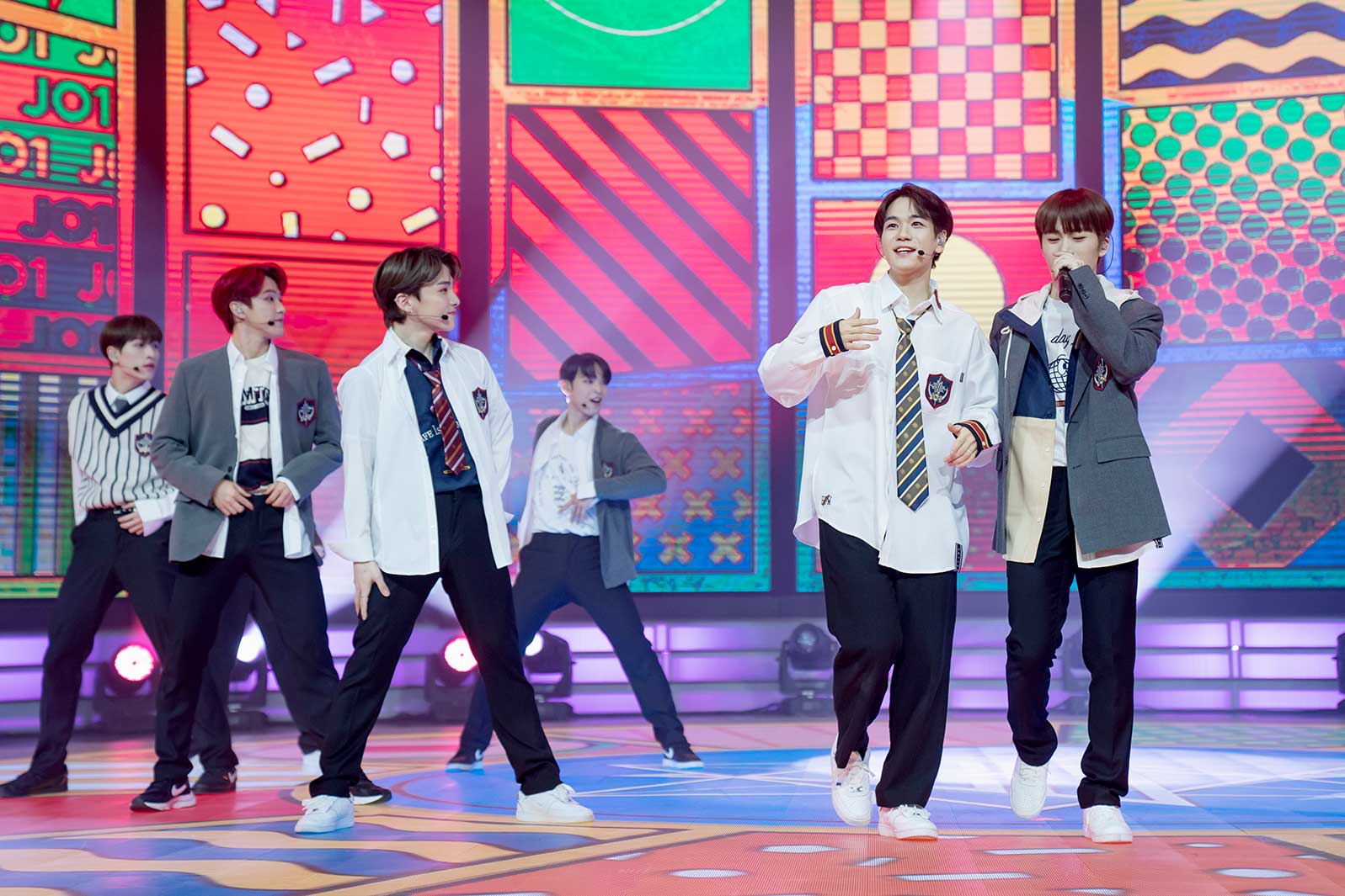 「JO1 Live Streaming Concert 『STARLIGHT DELUXE』」（C）LAPONE ENTERTAINMENT