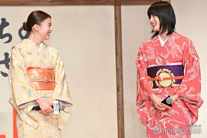 出口夏希、橋本愛 (C)モデルプレス