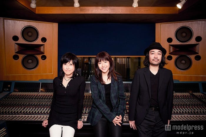 (左から)岸谷香、MIORI(瀧本美織)、島田昌典氏