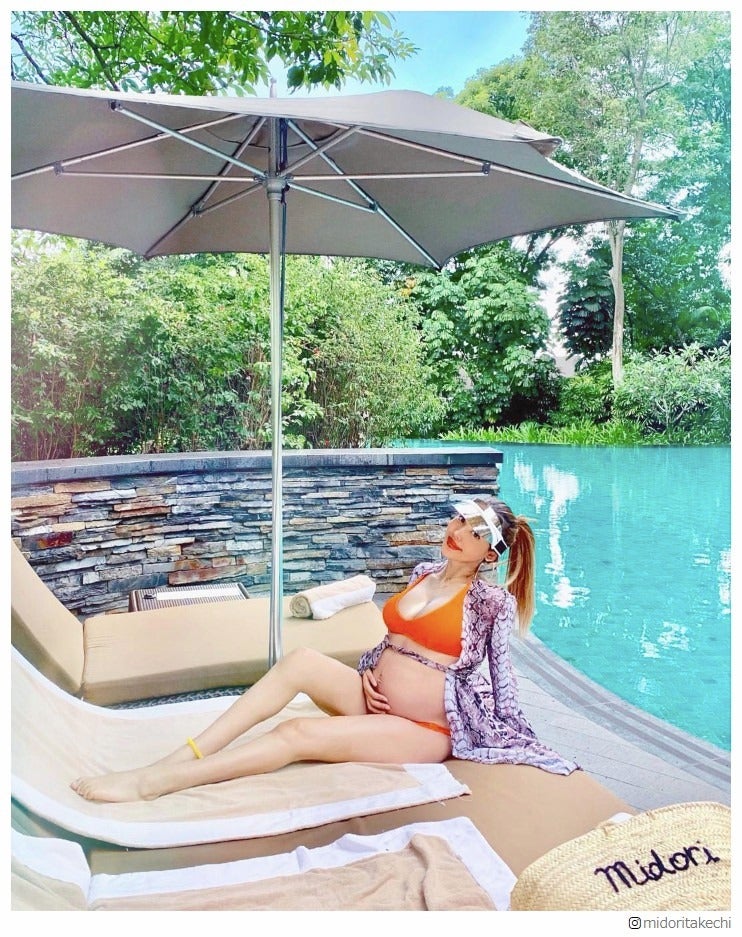 妊娠中の元「テラハ」武智ミドリ、ビキニ姿でふっくらお腹公開