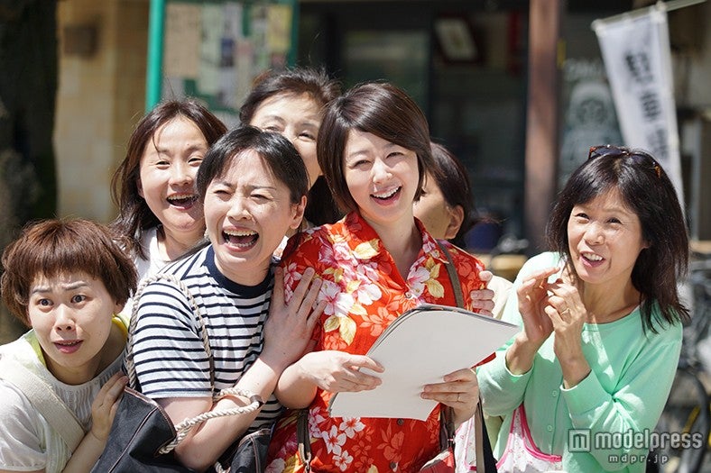 堀内敬子（中央）／連続ドラマ『HEAT』第2話より（C）関西テレビ