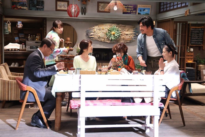 中井貴一、白本彩奈、飯島直子、内田有紀、坂口憲二、小泉今日子「続・続・最後から二番目の恋」第10話(C)フジテレビ